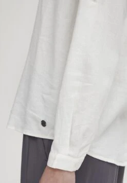 OXMO Oxanja - Blusa - Off White 10 OXMO Oxanja - Blusa - Off White -OXMO Tienda de ventas 1ef756a2b3a24acfa0d9eba4776e3b44