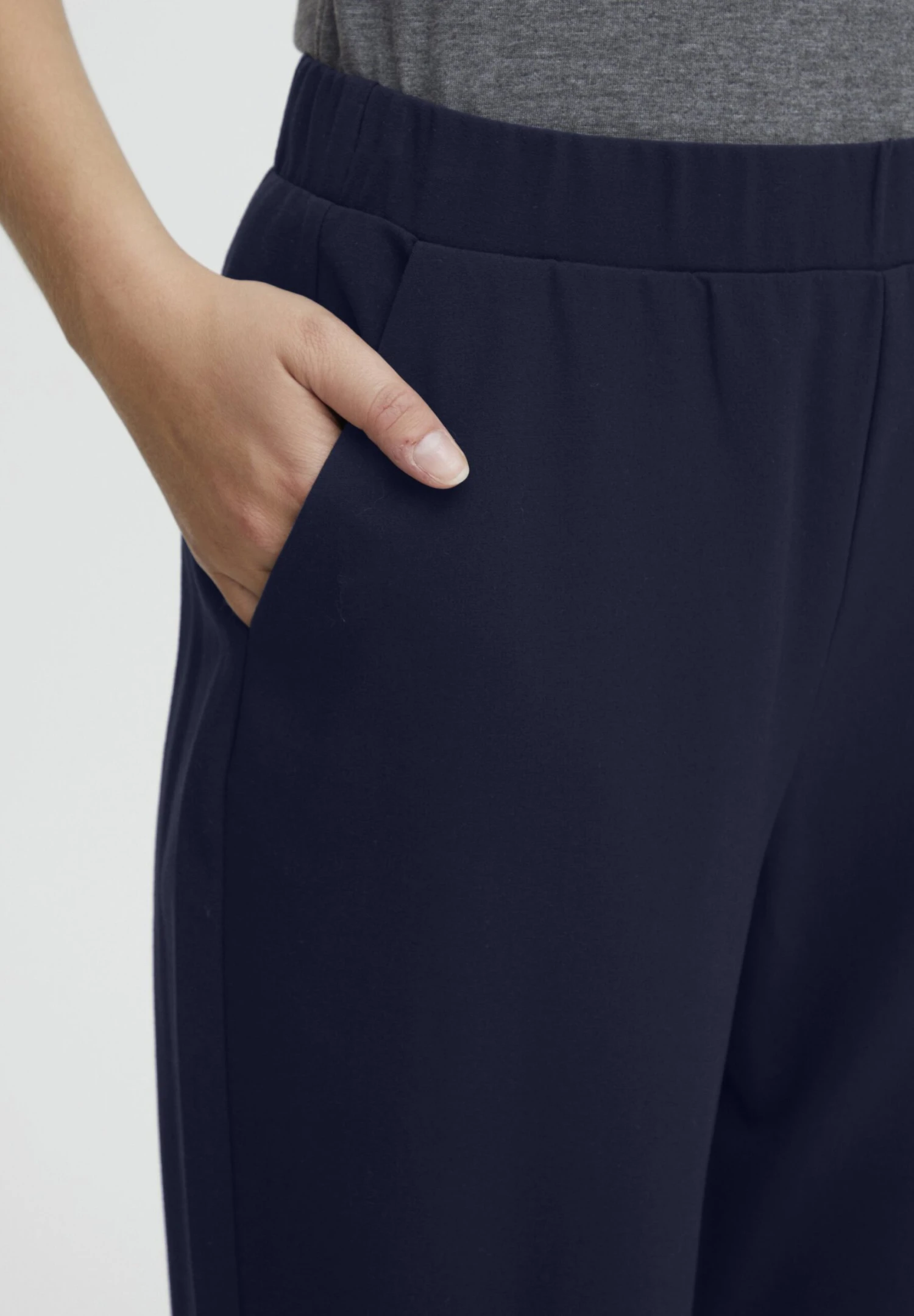 OXMO Oxdovi - Pantalones Deportivos - Copenhagen Night 4 OXMO Oxdovi - Pantalones Deportivos - Copenhagen Night - Imagen 4