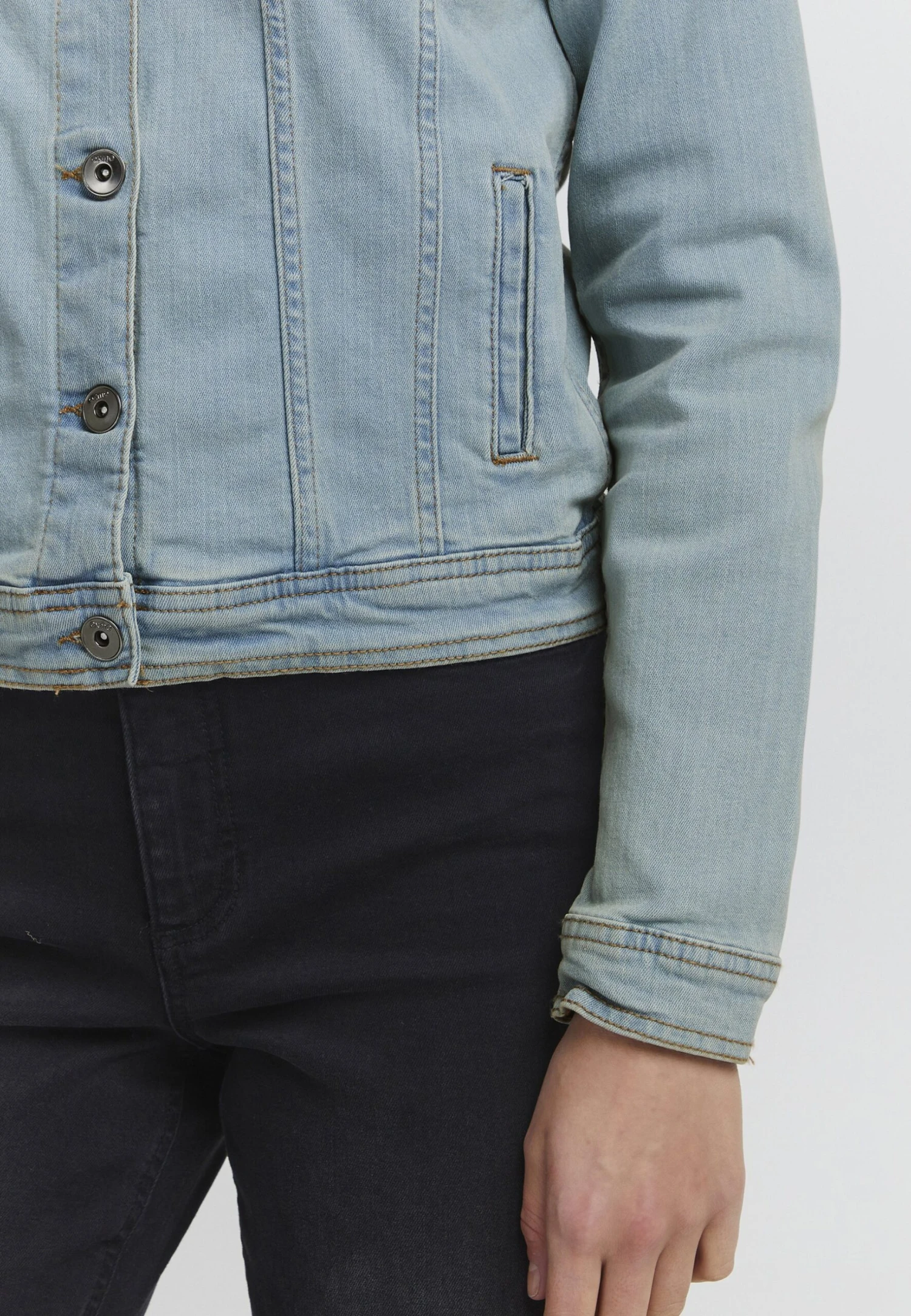 OXMO Oxfria - Chaqueta Vaquera - Light Blue Denim 5 OXMO Oxfria - Chaqueta Vaquera - Light Blue Denim - Imagen 5