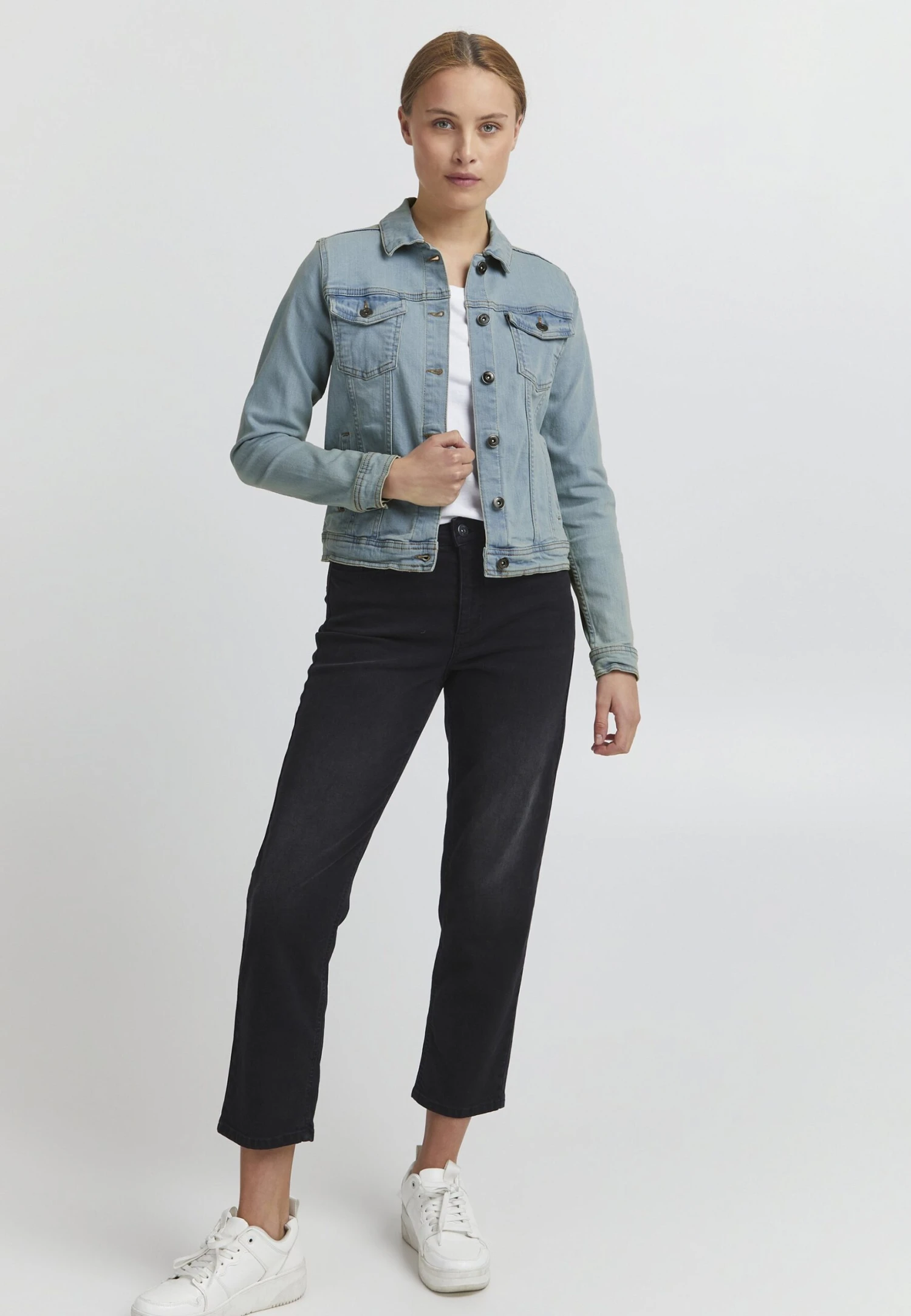 OXMO Oxfria - Chaqueta Vaquera - Light Blue Denim 2 OXMO Oxfria - Chaqueta Vaquera - Light Blue Denim - Imagen 2