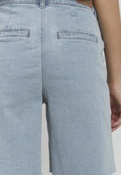 OXMO Shorts Vaqueros - Light Blue Denim -OXMO Tienda de ventas 7b4bcf9a36f142169c6ac715a6ee1605