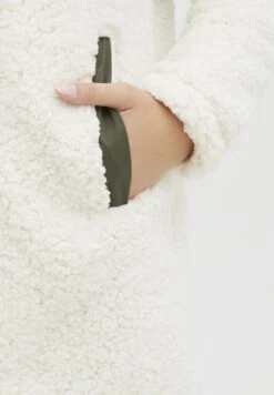 OXMO Oxeline - Abrigo Corto - Cloud Dancer -OXMO Tienda de ventas 8b12b717032f46e2b46e88850c78f133