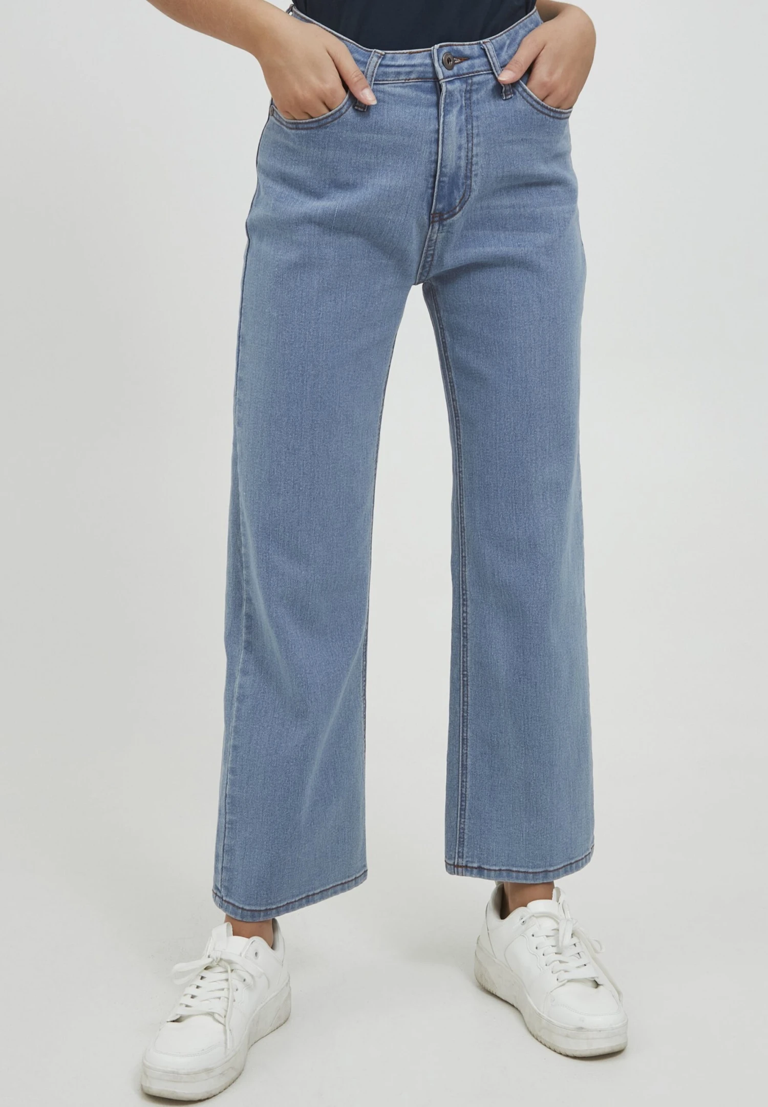 OXMO Oxanni - Vaqueros A Campana - Ligth Blue Denim 1 OXMO Oxanni - Vaqueros A Campana - Ligth Blue Denim