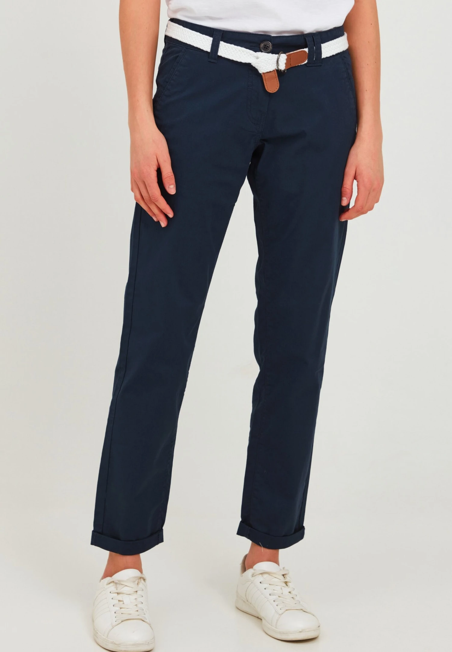 OXMO Oxchakira - Pantalones Chinos - Insignia B 1 OXMO Oxchakira - Pantalones Chinos - Insignia B