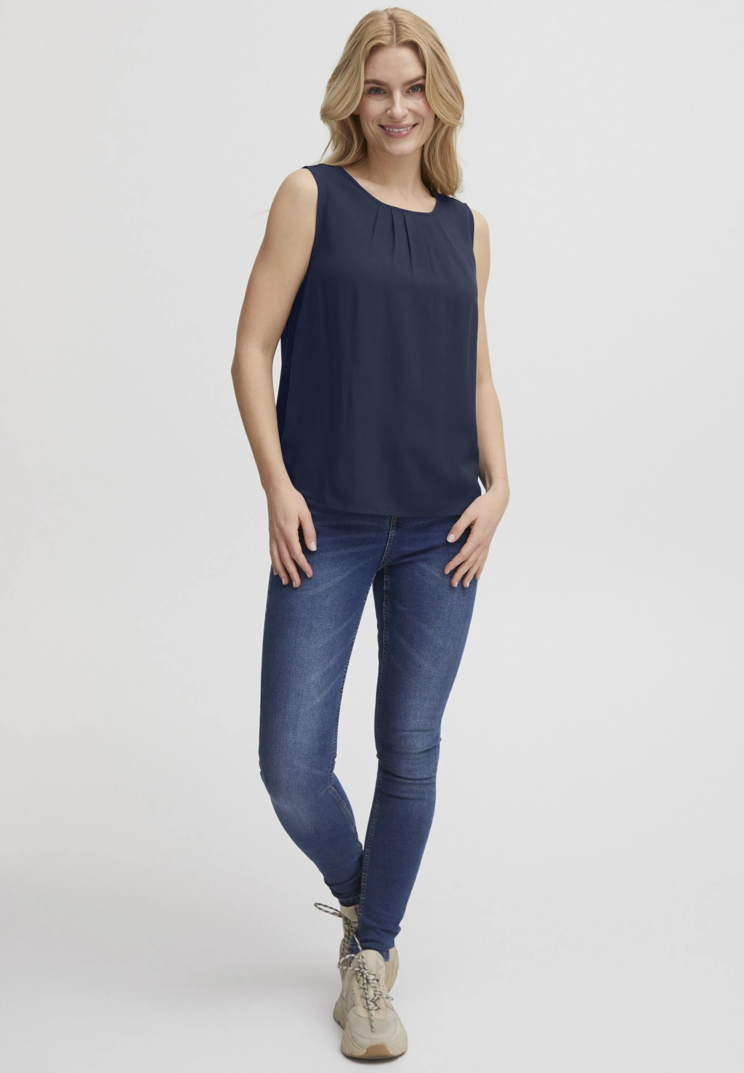 OXMO Esja - Blusa - Total Eclipse 2 OXMO Esja - Blusa - Total Eclipse - Imagen 2