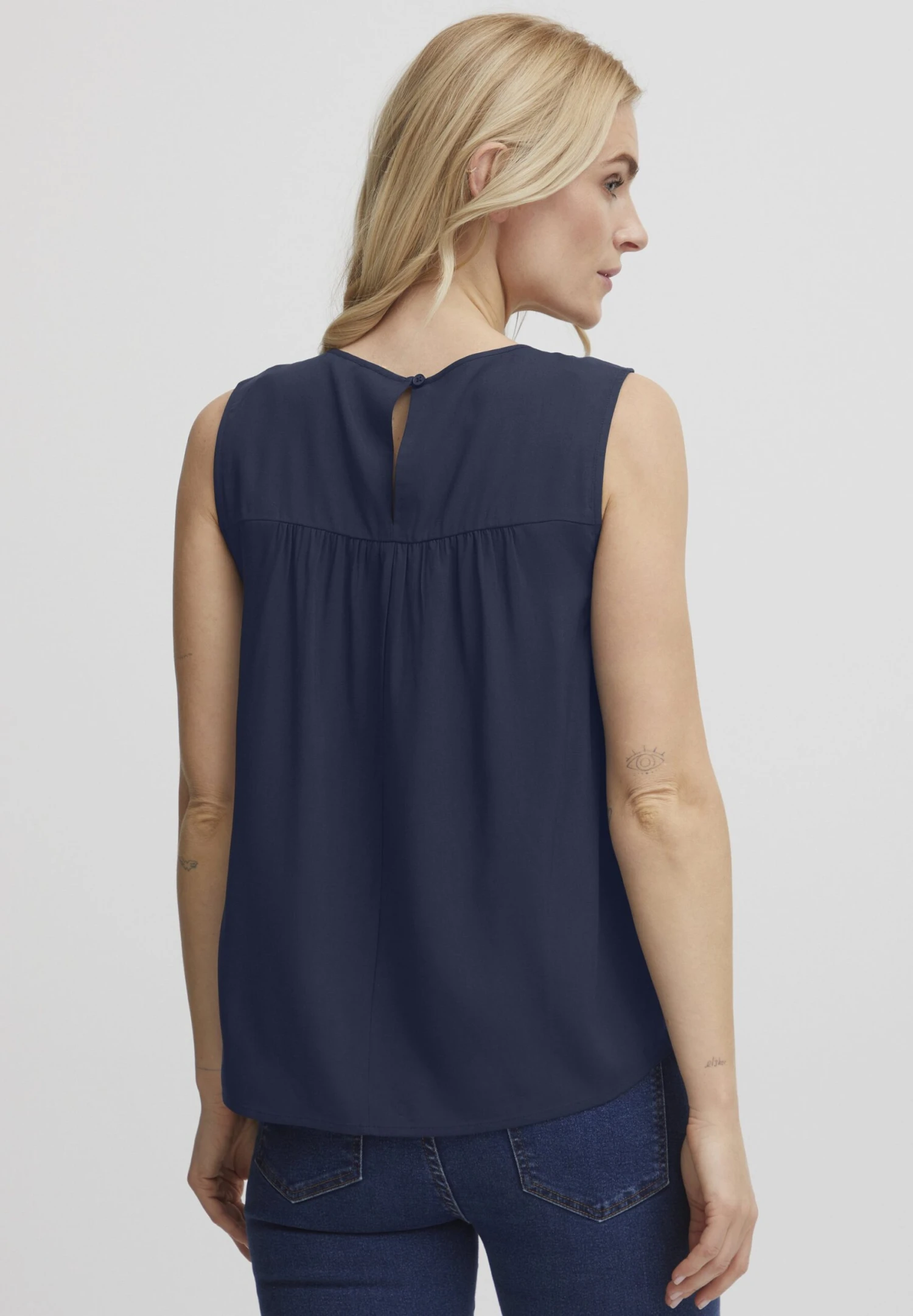 OXMO Esja - Blusa - Total Eclipse 3 OXMO Esja - Blusa - Total Eclipse - Imagen 3