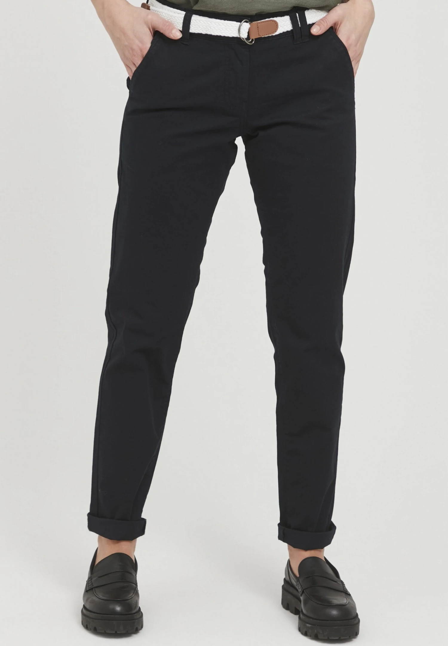 OXMO Oxchakira - Pantalones Chinos - Black 1 OXMO Oxchakira - Pantalones Chinos - Black