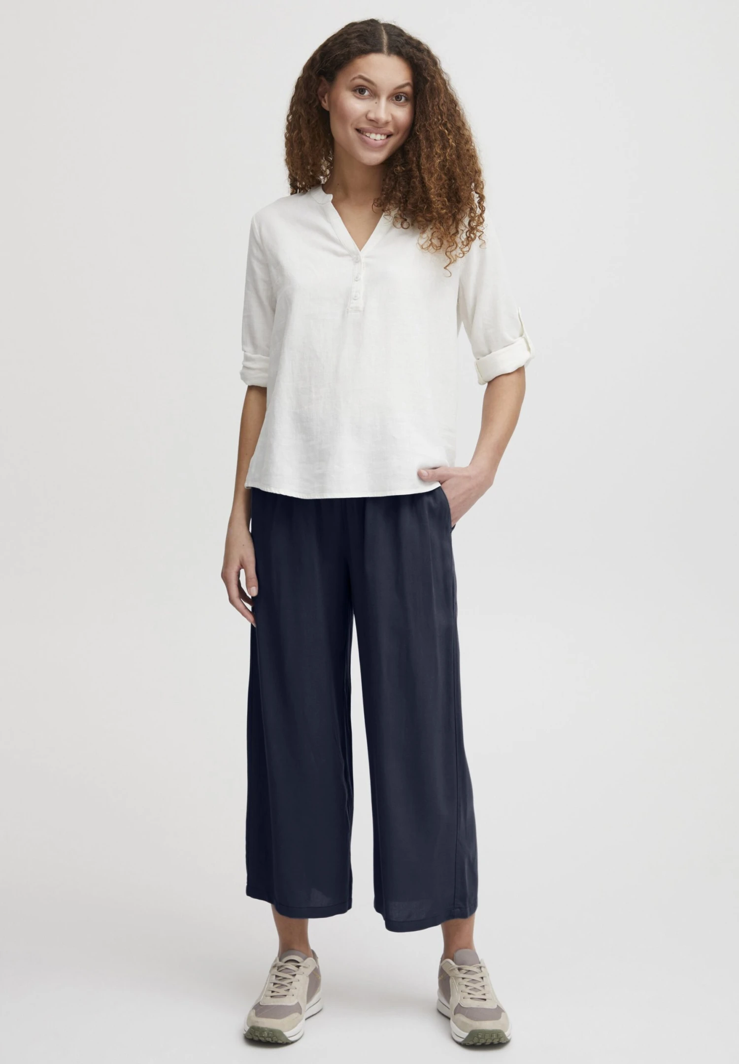 OXMO Oxelisabeth - Pantalones - Total Eclipse 2 OXMO Oxelisabeth - Pantalones - Total Eclipse - Imagen 2